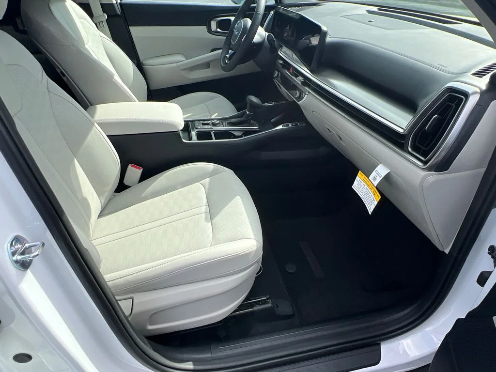 2025 Kia Sorento S - Photo 13