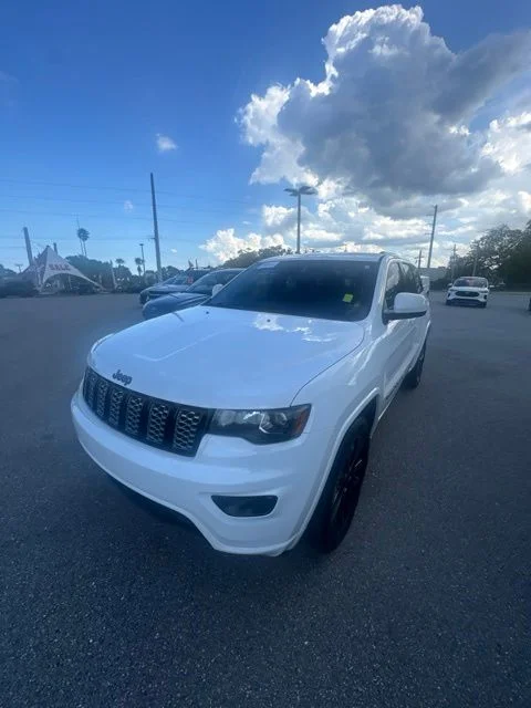 Used 2020 White/off-white Jeep Altitude image 1