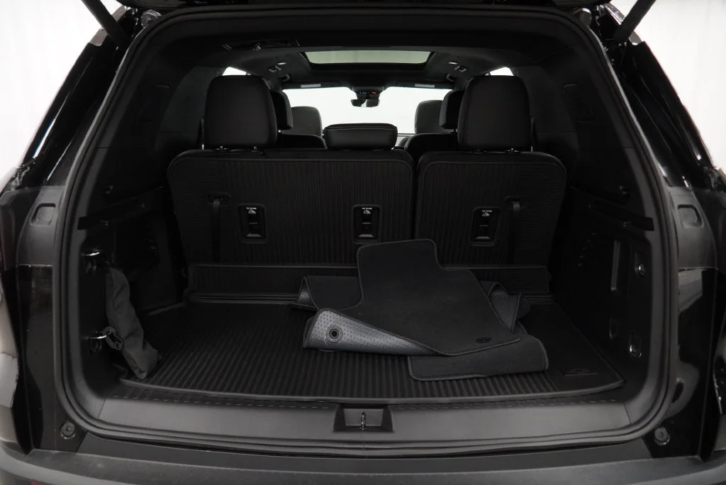 New 2027 Mosaic Black Metallic Chevrolet LT image 33