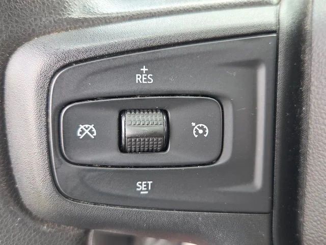 Used 2022 White Chevrolet Custom image 21