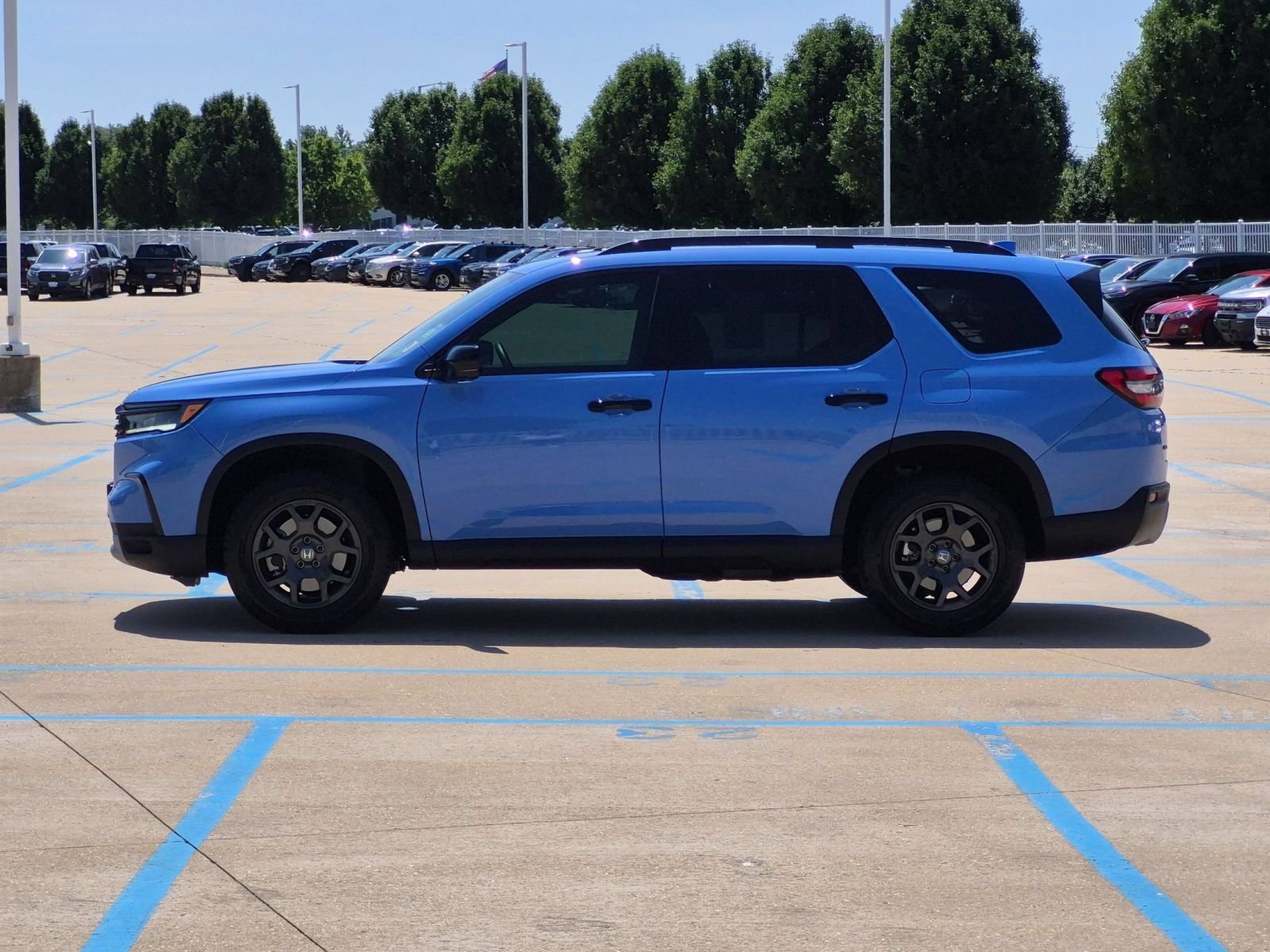 Certified Used 2025 Diffused Sky Pearl Honda TrailSport image 9
