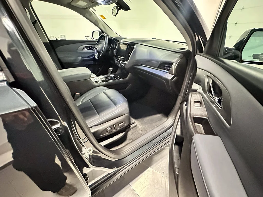 Used 2020 GRAPHITE METALLIC Chevrolet LT Leather image 27