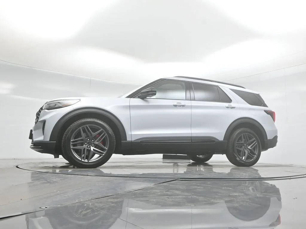 New 2026 Space White Metallic Ford ST image 7