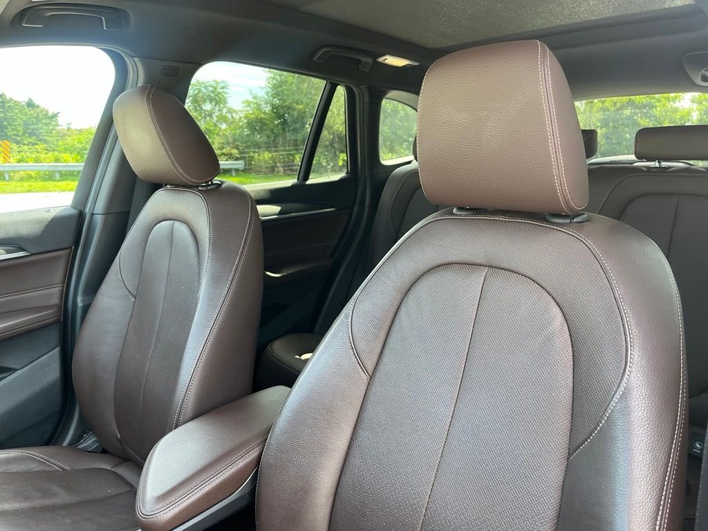 Used 2020 Beige BMW xDrive28i image 17