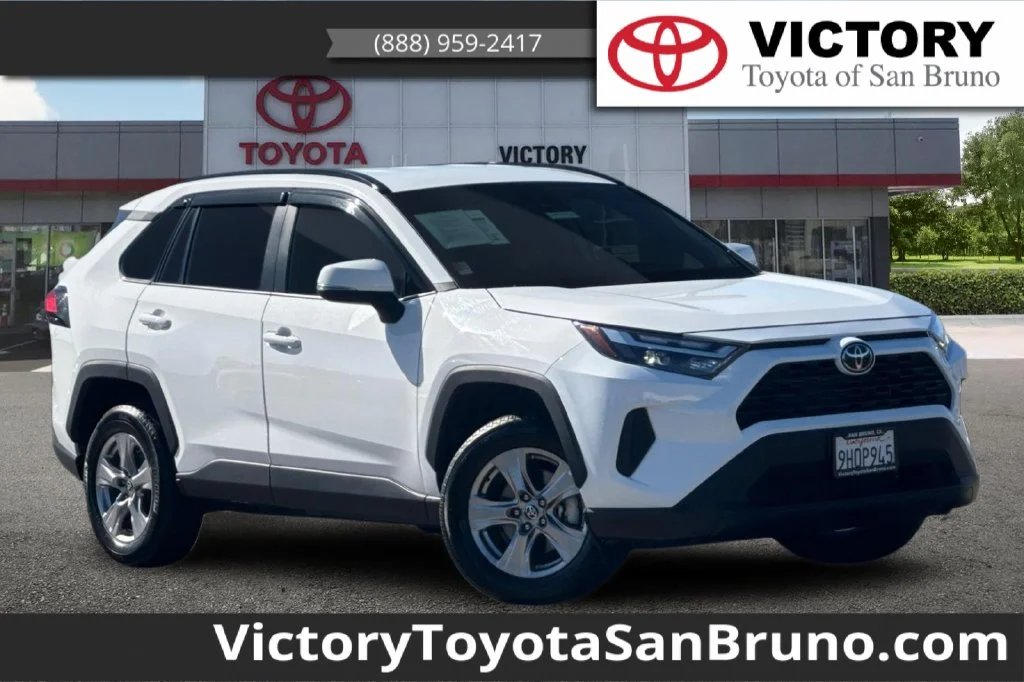 Used 2023 Ice Toyota XLE image 1