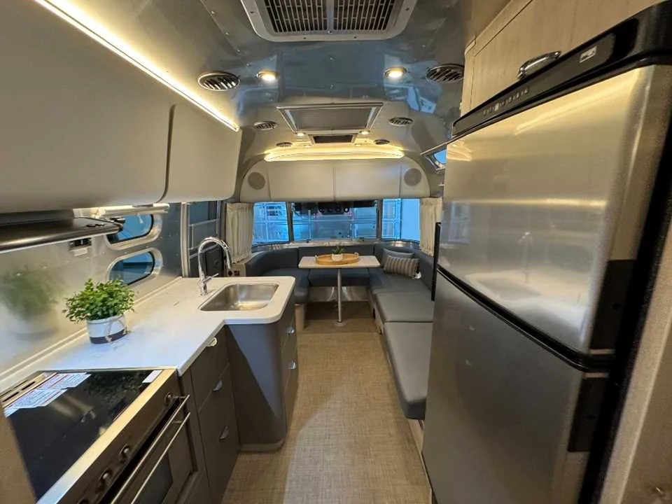 Used 2024 SILVER AIRSTREAM  image 41