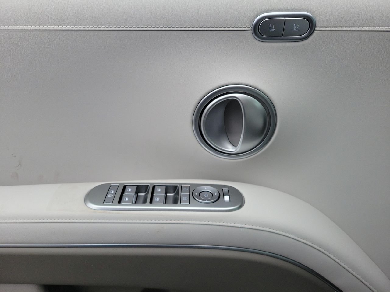 New 2027 Creamy White Pearl Hyundai SEL Premium AWD image 17