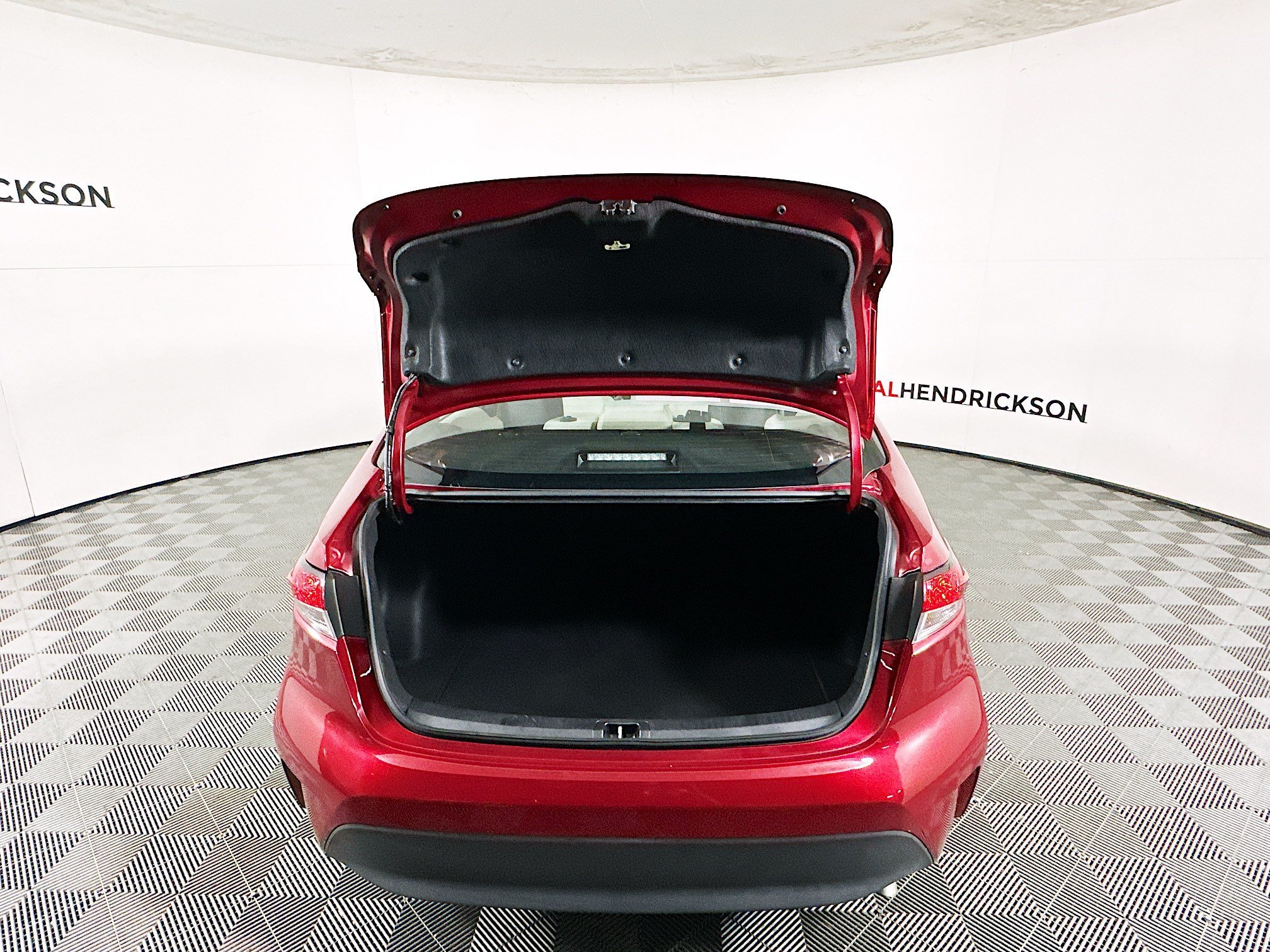 Used 2025 Pearl Toyota LE image 30