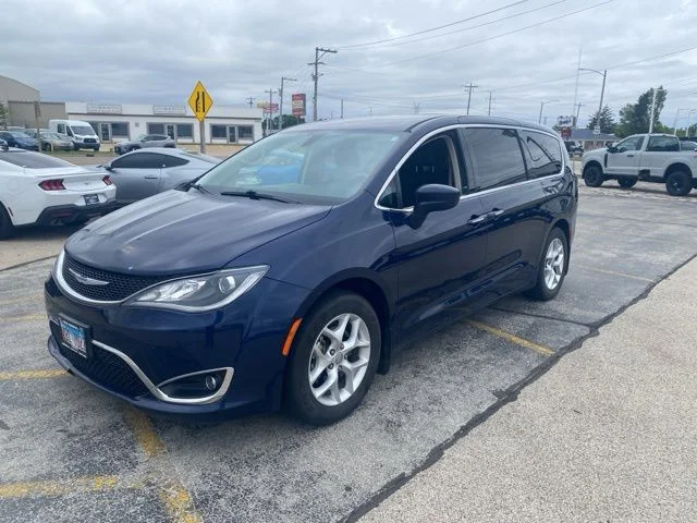 2018 Chrysler Pacifica Touring Plus's photo
