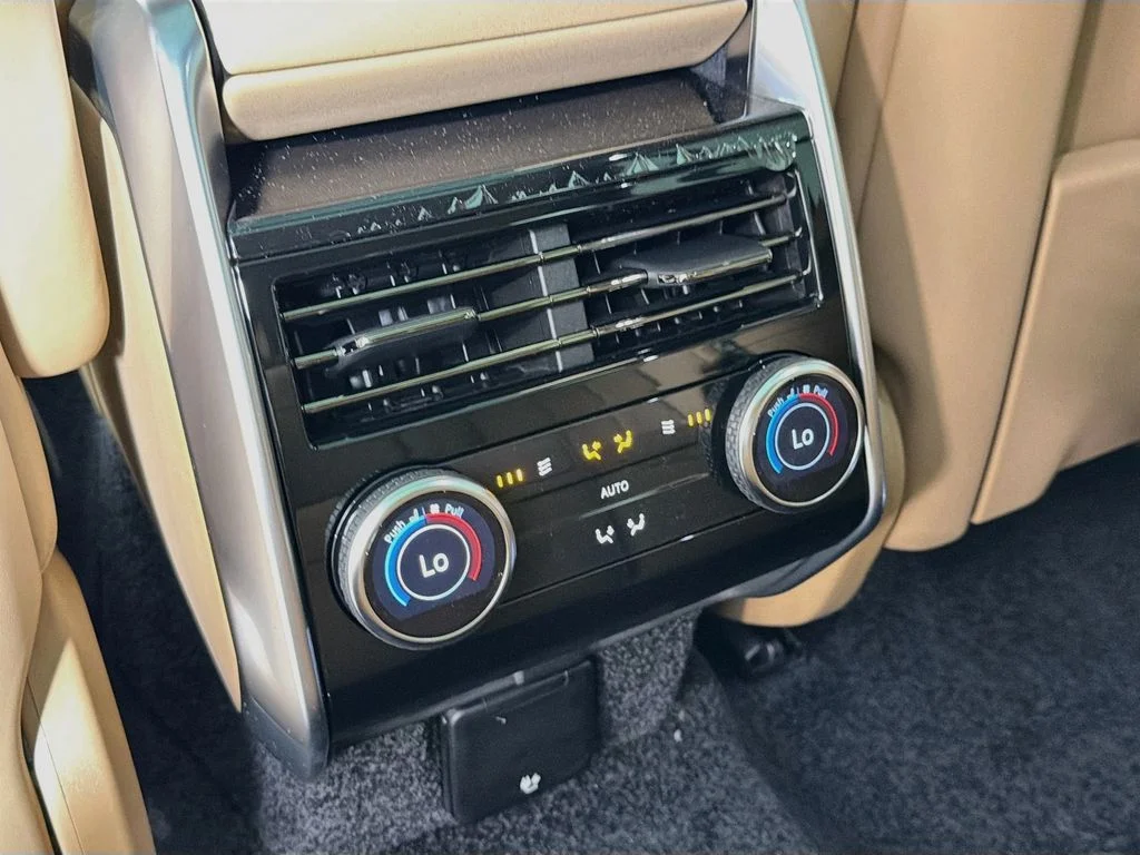 New 2026 Fuji White Land Rover SE 7 Seats image 27