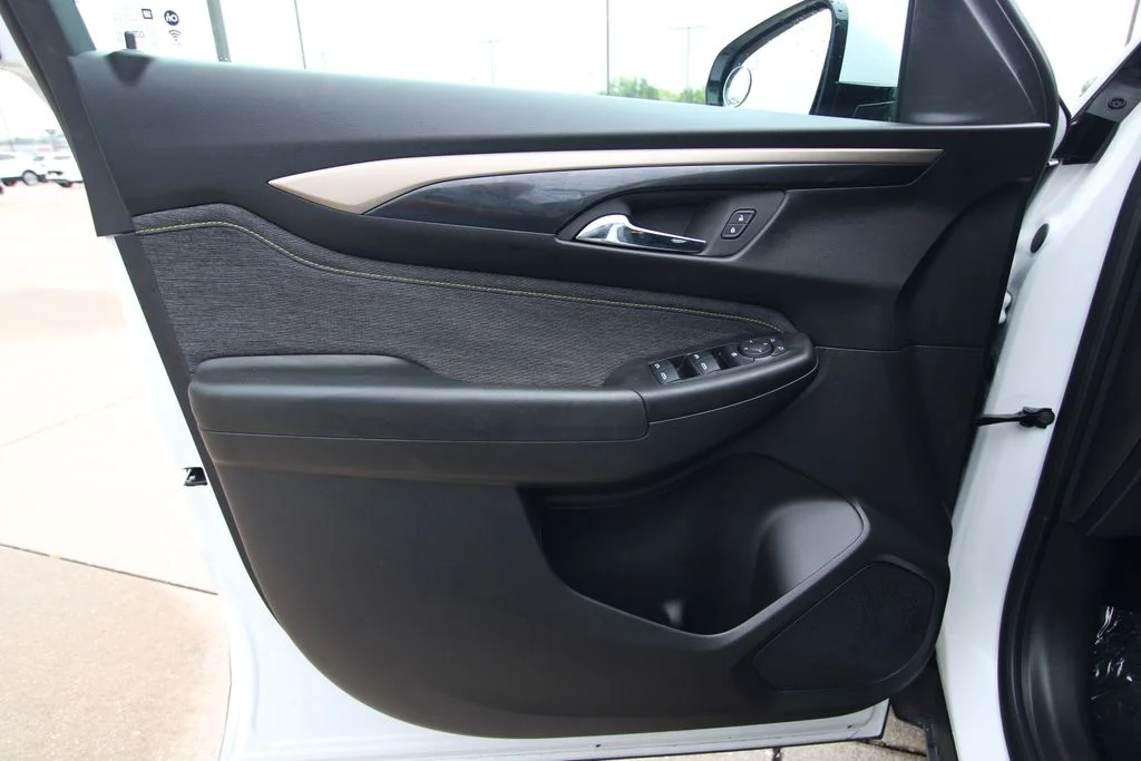 Used 2025 Beige Chevrolet ACTIV image 33