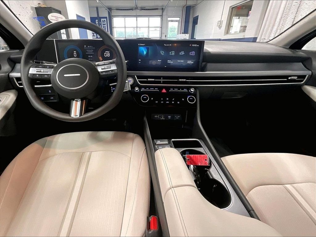 Used 2025 Black Hyundai SEL image 21