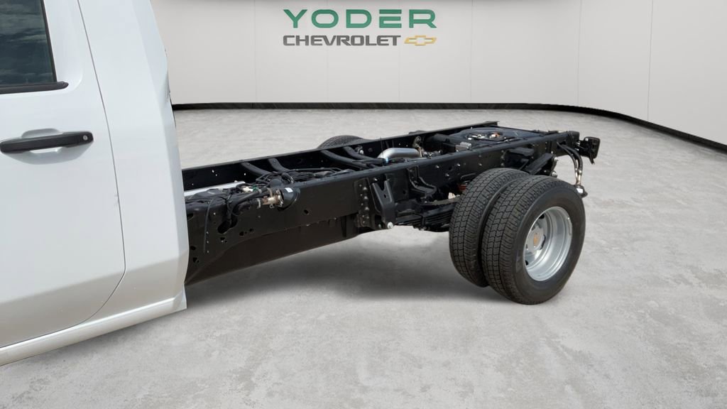 New 2026 Summit White Chevrolet Work Truck image 37