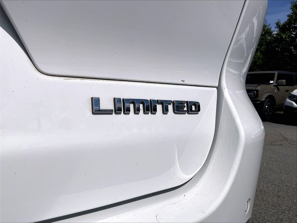 Used 2023 Bright White Clearcoat Jeep Limited image 29