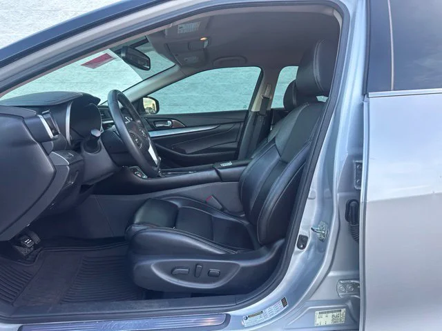 Used 2017 Silver Nissan 3.5 SV image 16