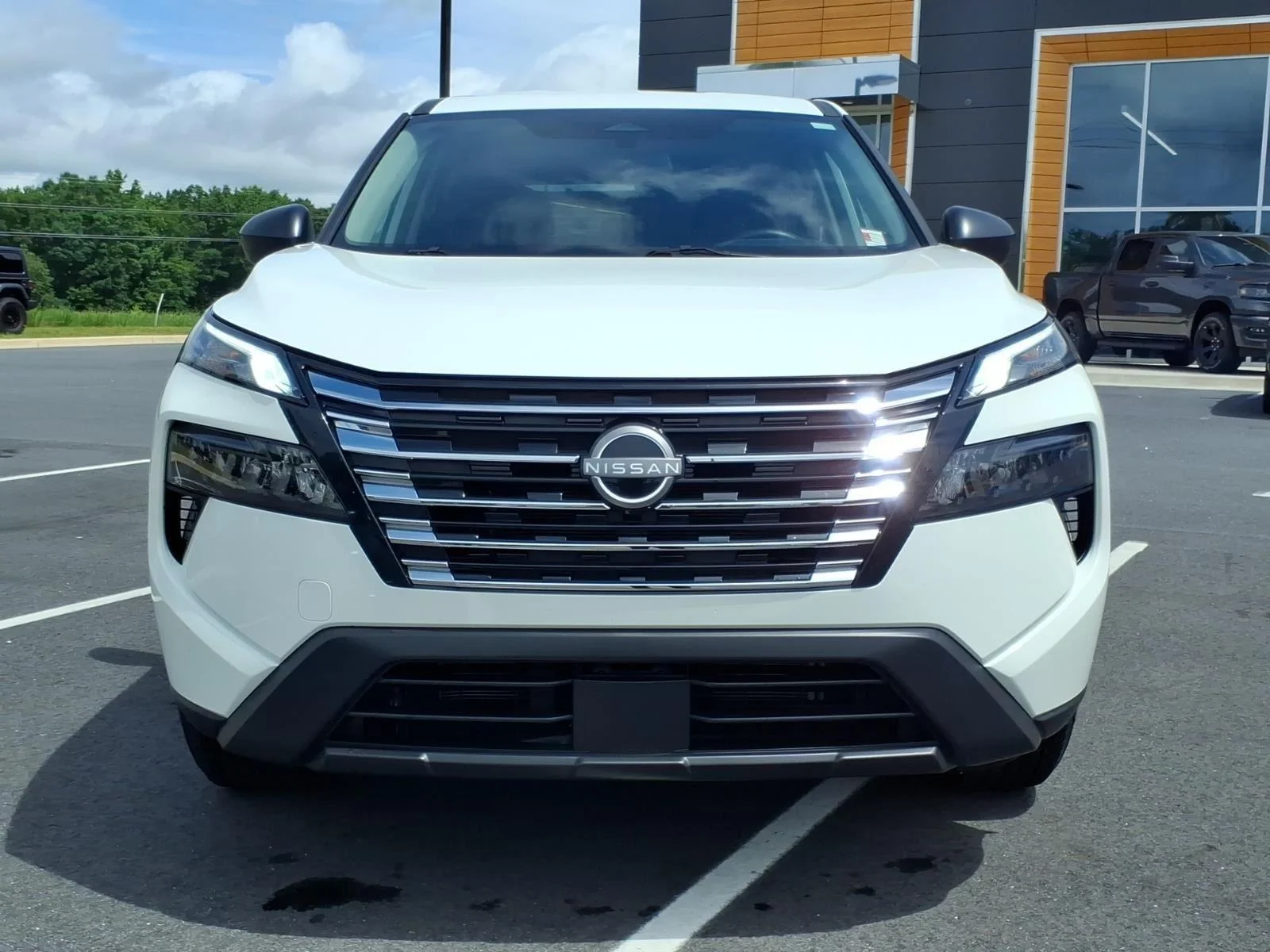 Used 2025 Glacier White Nissan S image 12