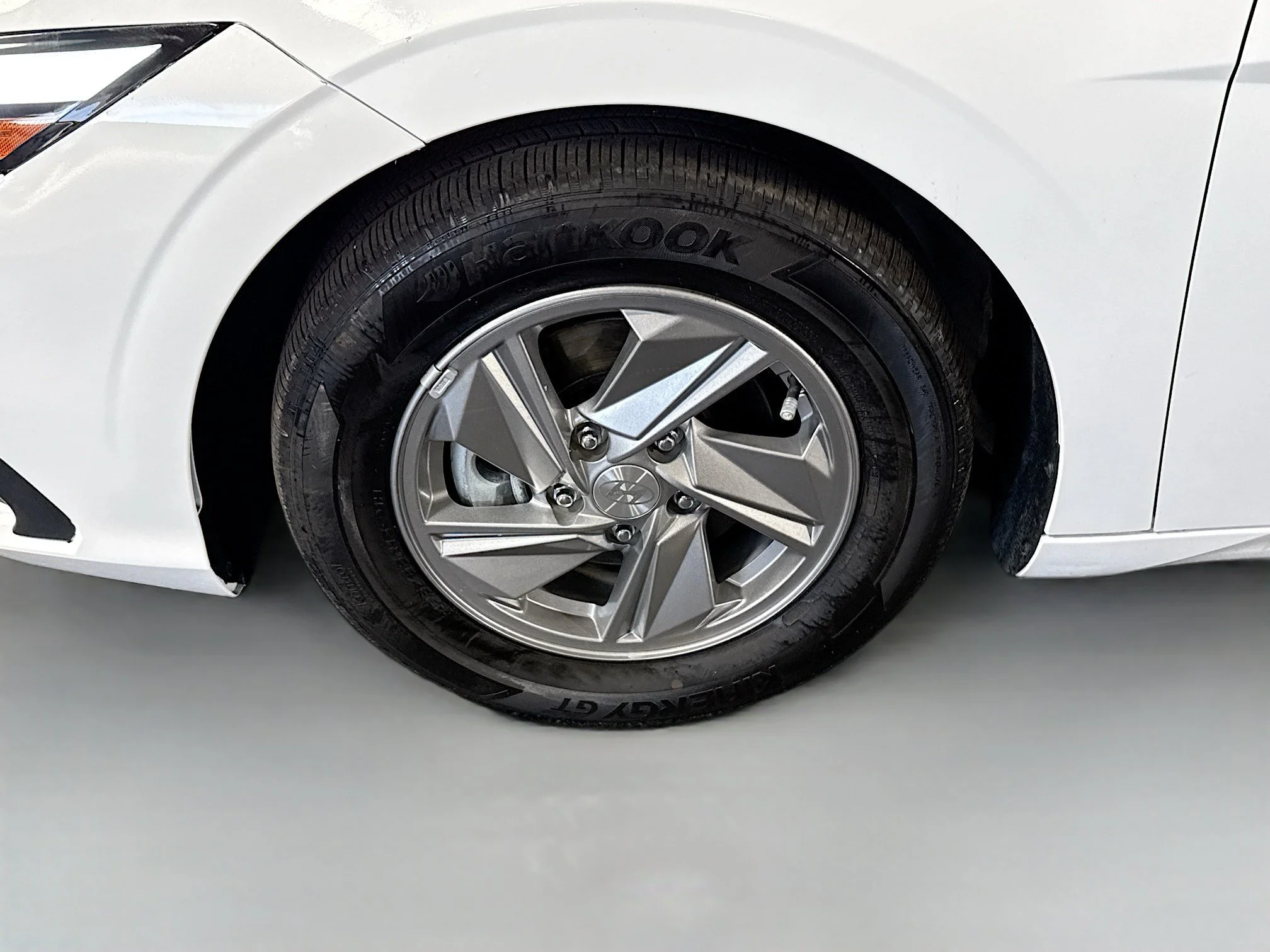 Used 2025 Serenity White Hyundai SE image 33