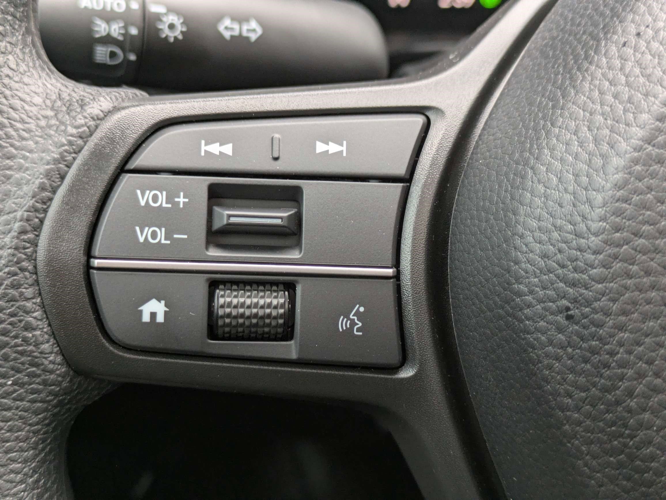 Used 2026 Platinum White Pearl Honda EX image 31