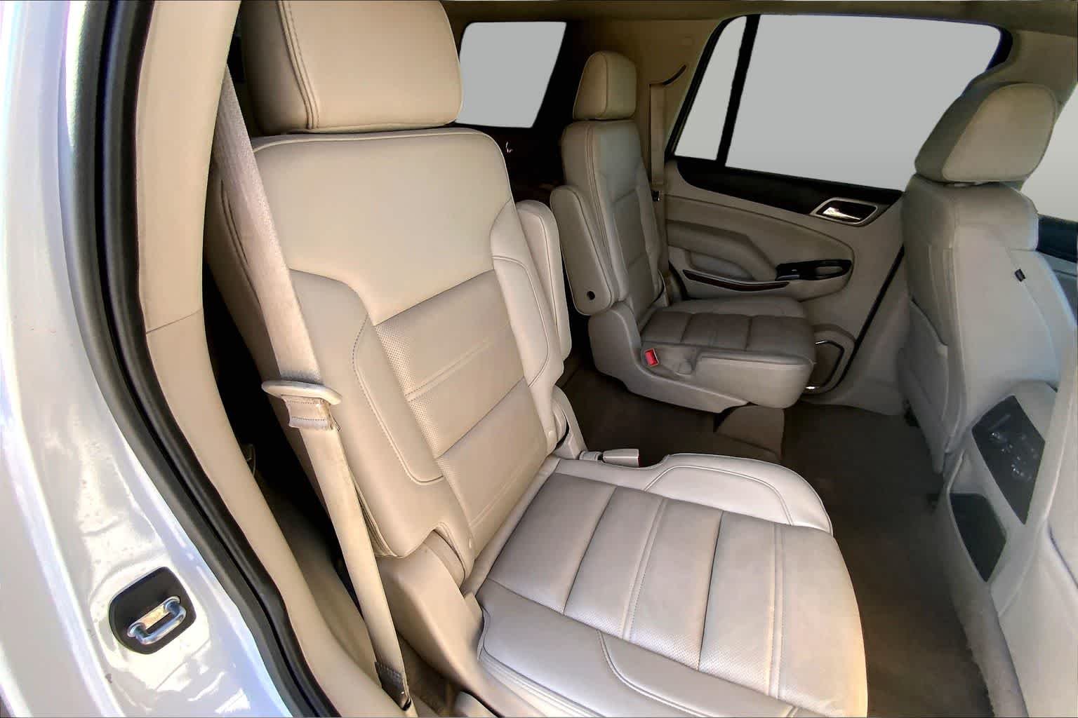 Used 2019 White Frost Tricoat GMC Denali image 20