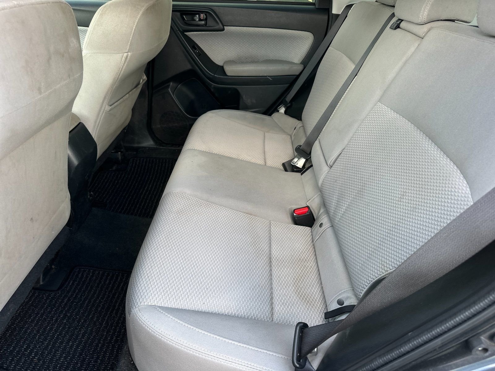 Used 2018 Dark Gray Metallic Subaru 2.5i Premium image 11