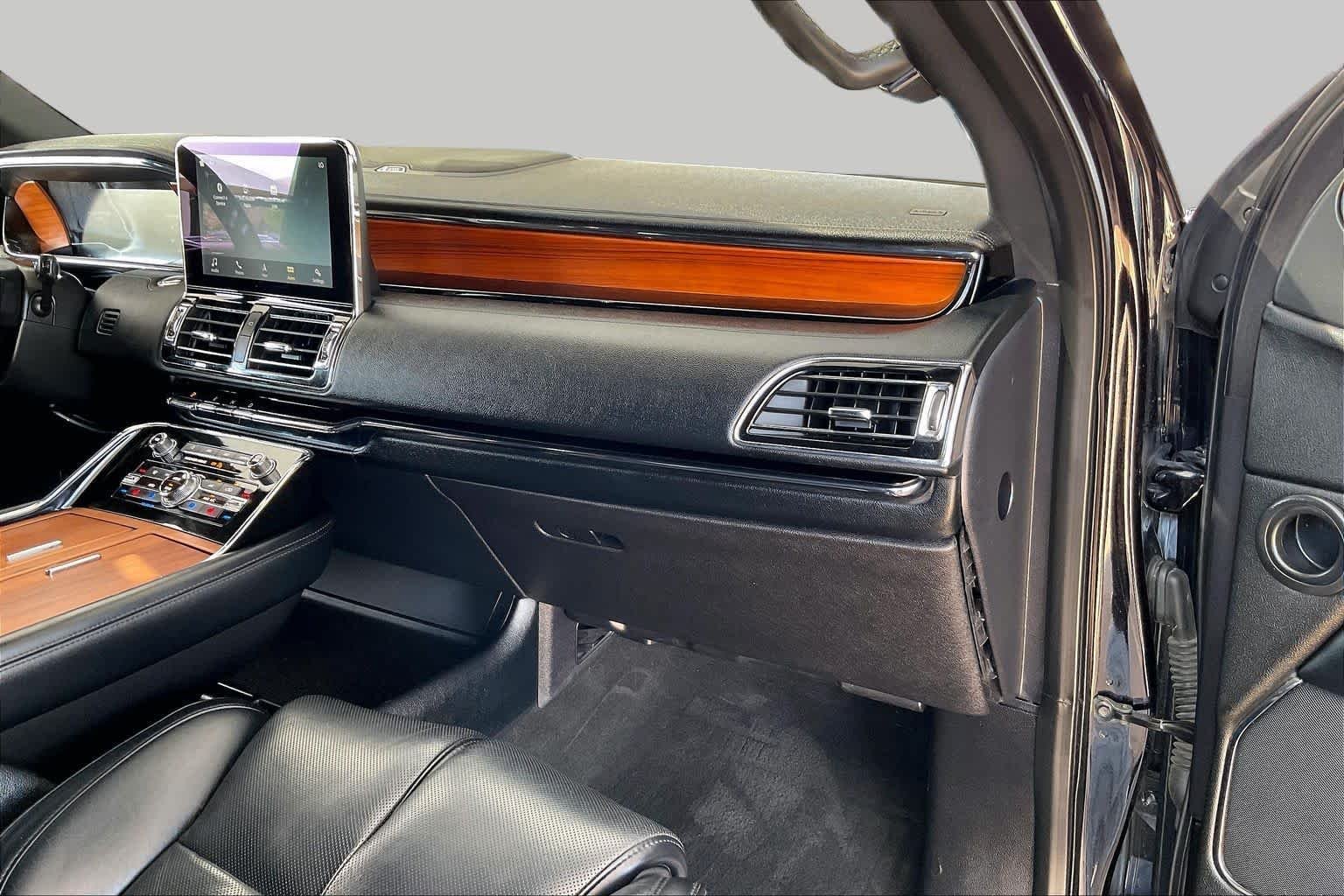 Used 2019 Infinite Black Metallic Lincoln Select image 17