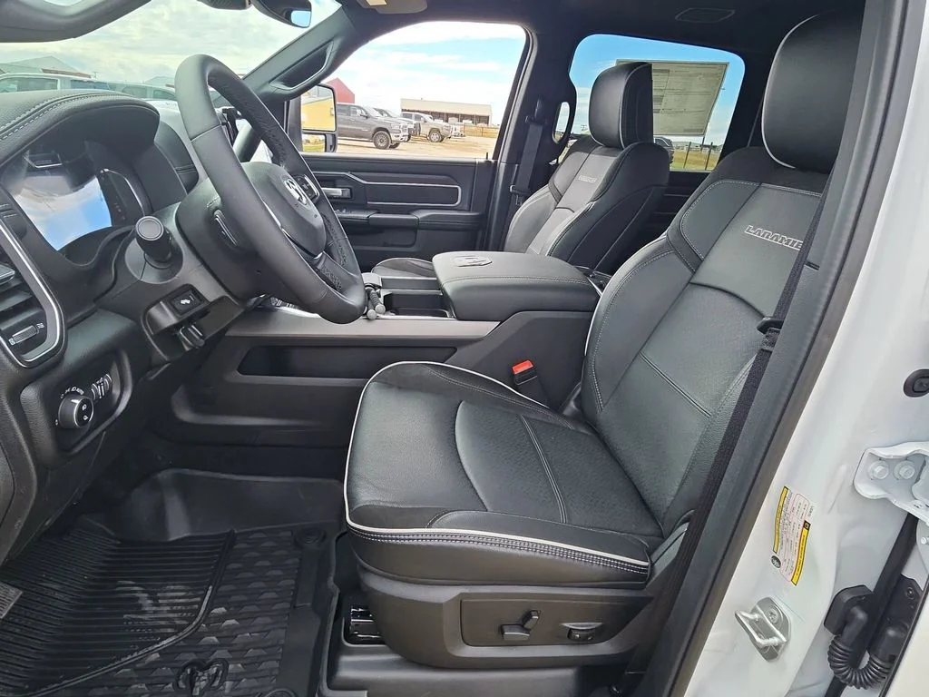 2026 RAM 3500 Laramie - Photo 26