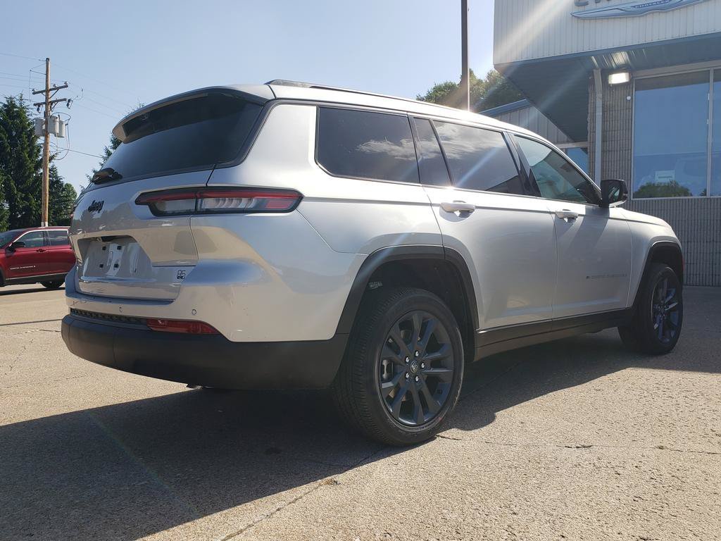 New 2026 Silver Zynith Exterior Paint Jeep 85th Anniversary Edition image 3