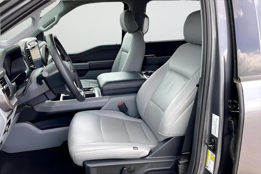 Used 2024 Gray Ford XLT image 18