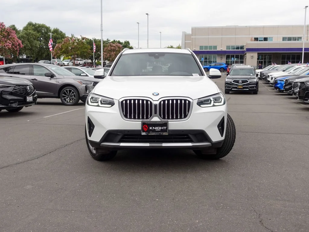 Used 2023 White Metallic BMW sDrive30i image 2