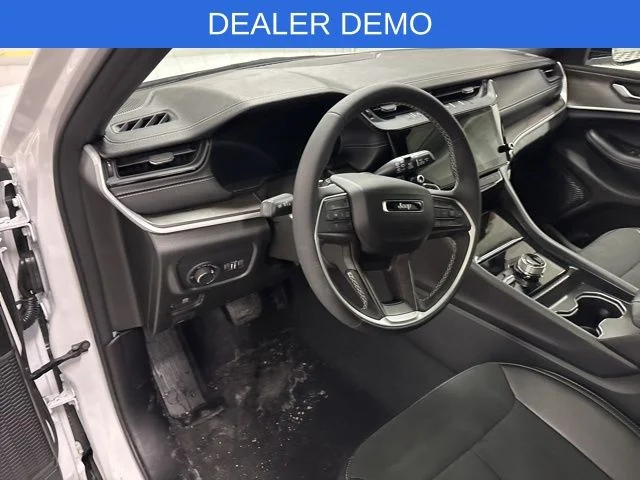 New 2026 Bright White Clear-Coat Exterior Paint Jeep Altitude image 10