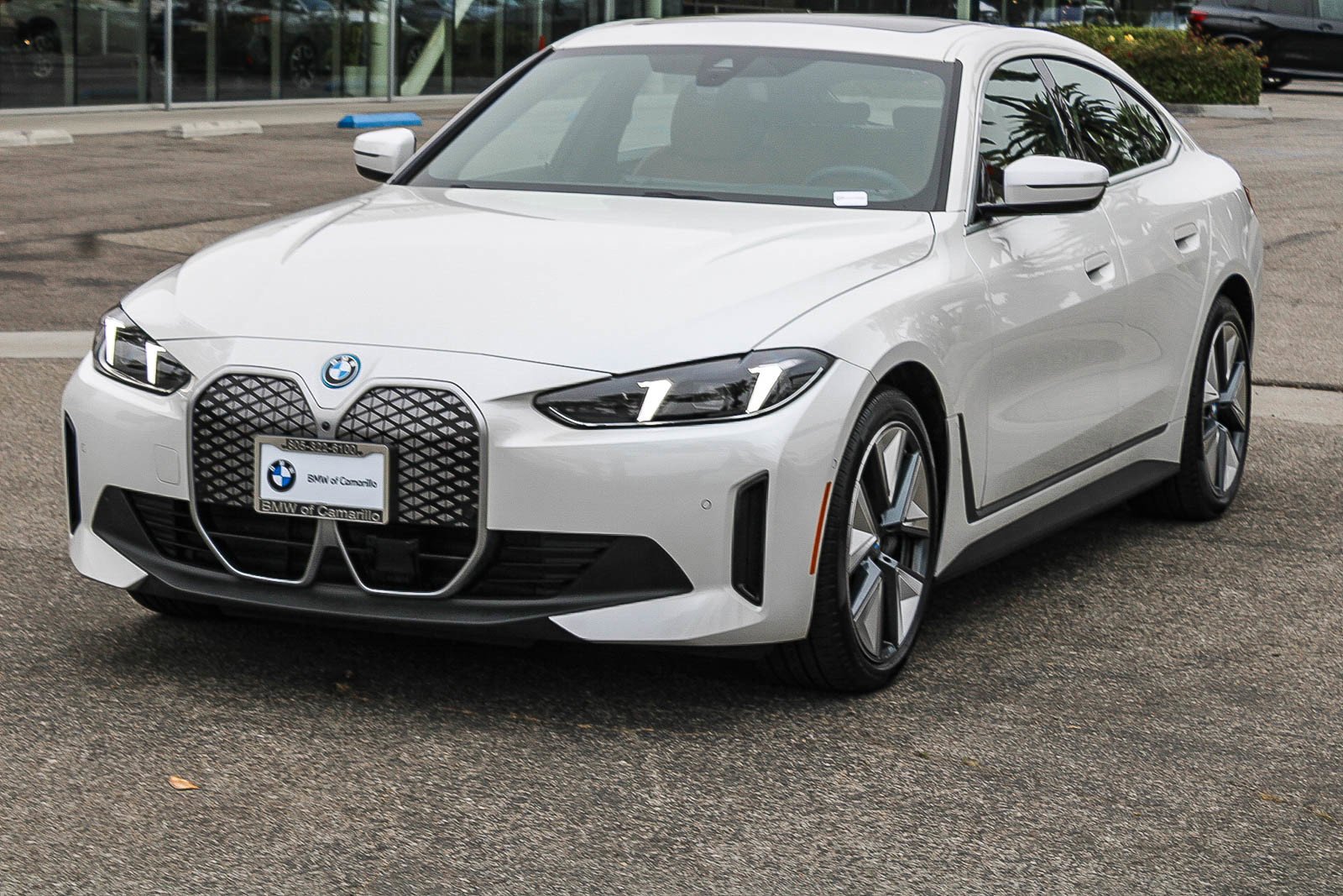 Used 2025 Mineral White Metallic BMW xDrive40 image 3