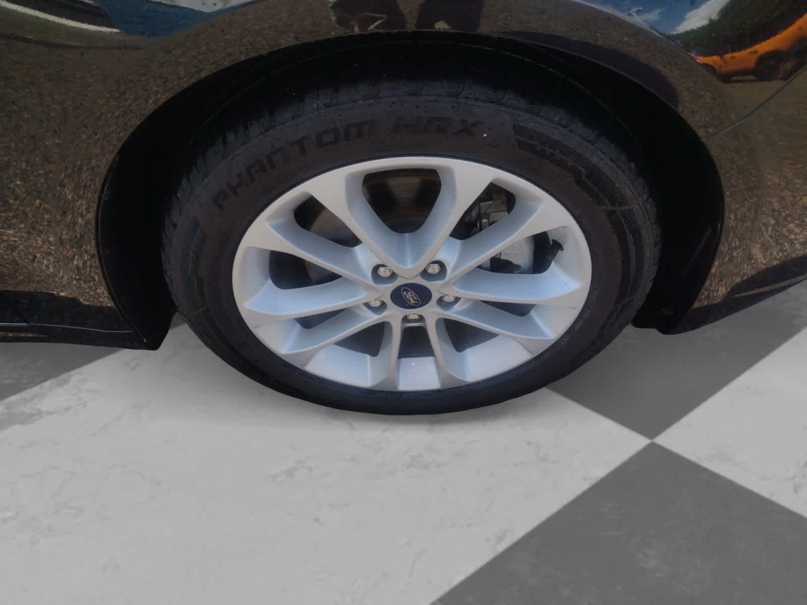 Used 2020 Agate Black Metallic Ford SE image 9