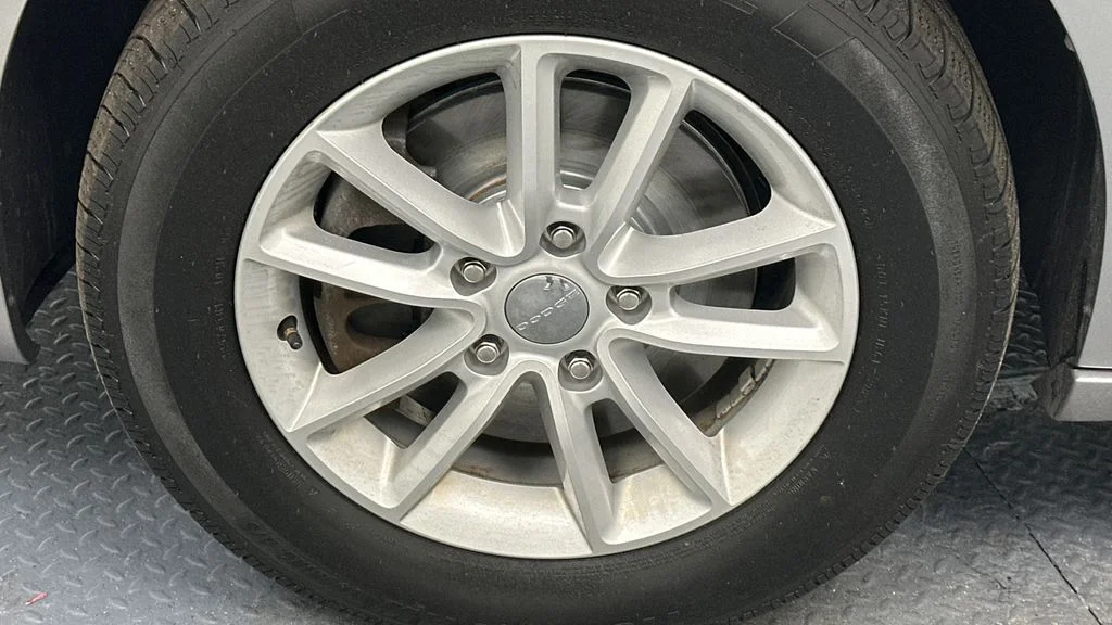 Used 2019 Silver Dodge SE image 19