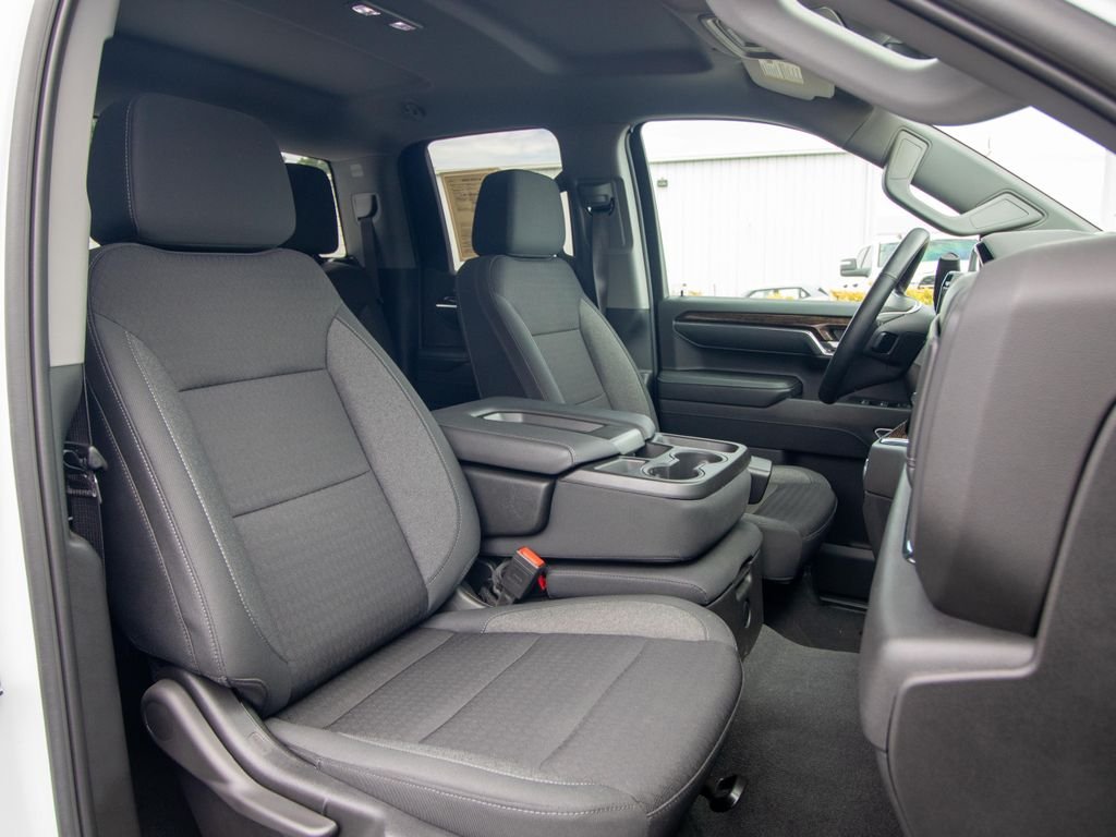 Used 2024 White GMC Elevation image 19