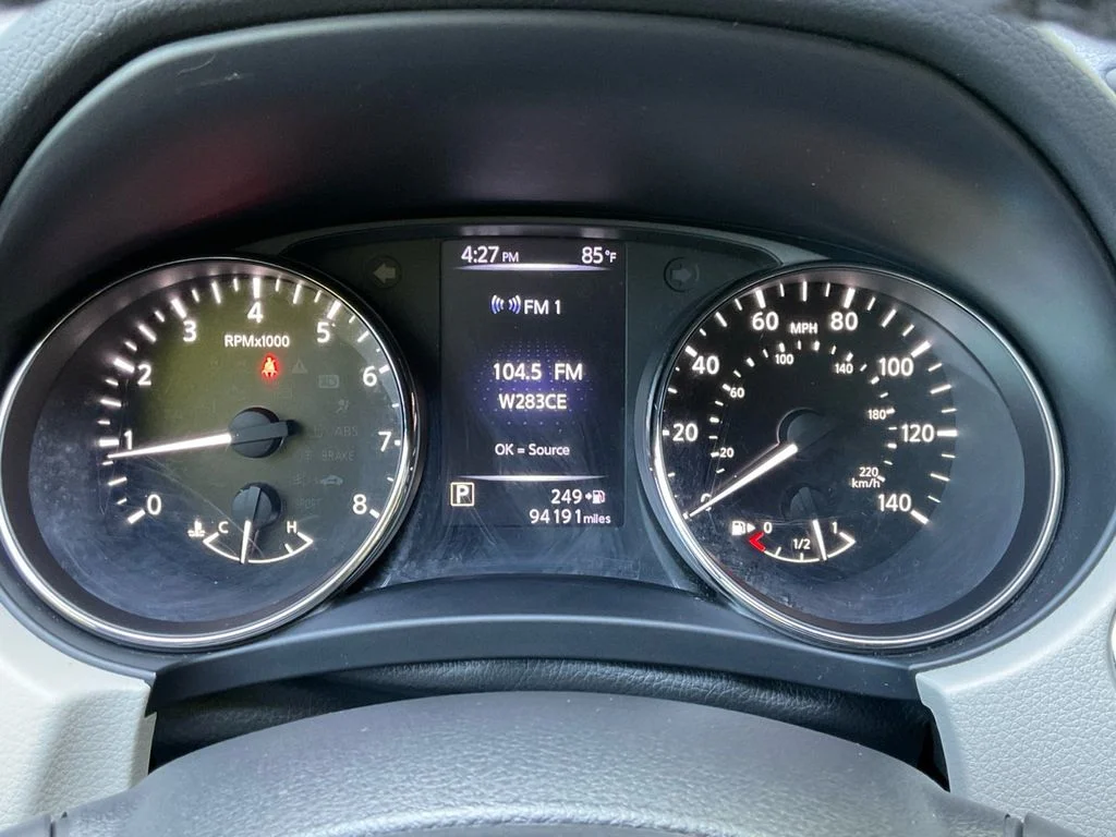 Used 2017 White Nissan SL image 20