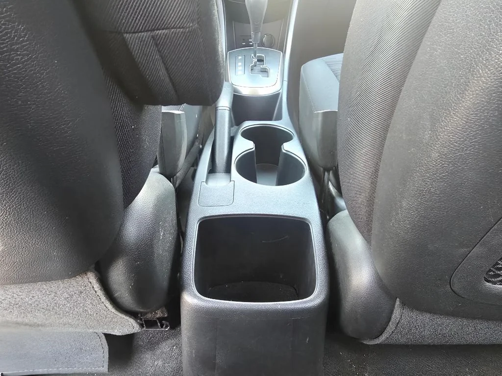 Used 2017 Pacific Blue Pearl Hyundai SE image 11