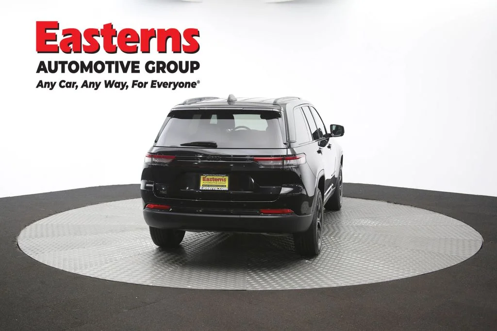 Used 2025 Black Jeep Altitude image 39