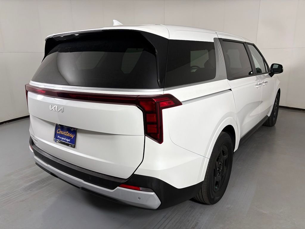 Used 2025 White Kia LXS image 8