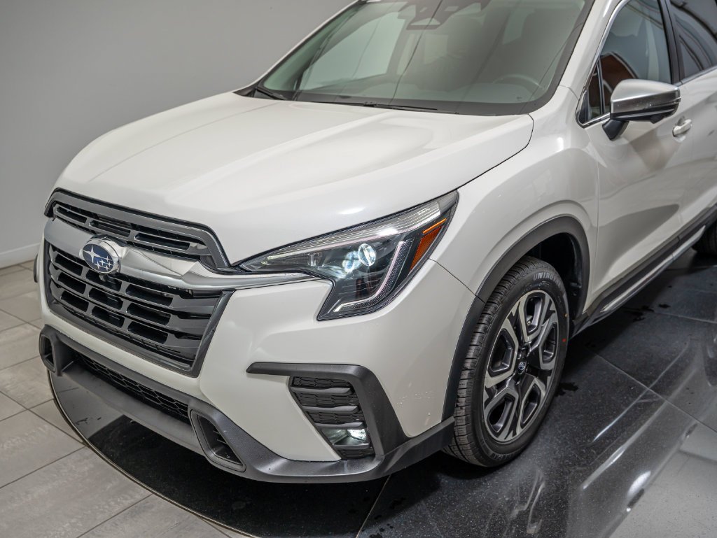 Used 2023 Crystal White Pearl Subaru Limited image 13