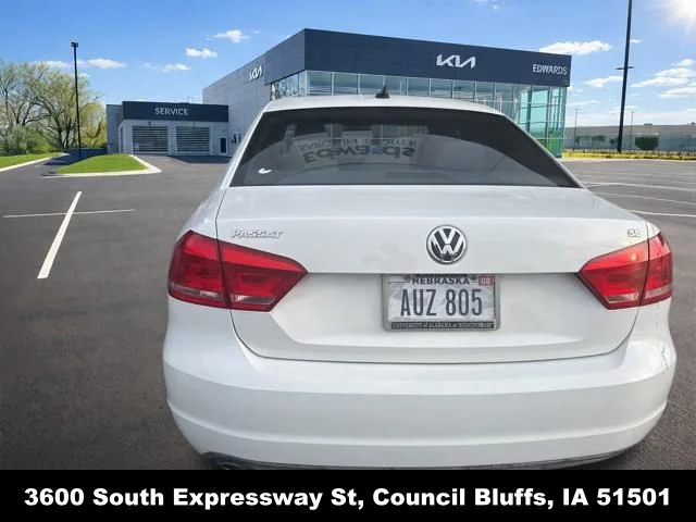 Used 2013 White Volkswagen 2.5 SE image 13