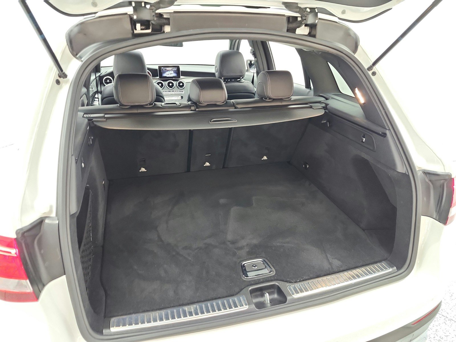 Used 2019 Polar White Mercedes-Benz GLC 300 SUV image 22