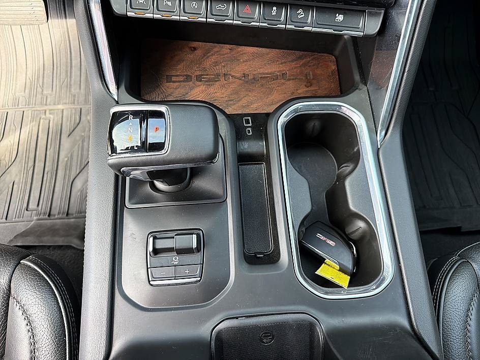 Used 2023 Onyx Black GMC Denali image 17