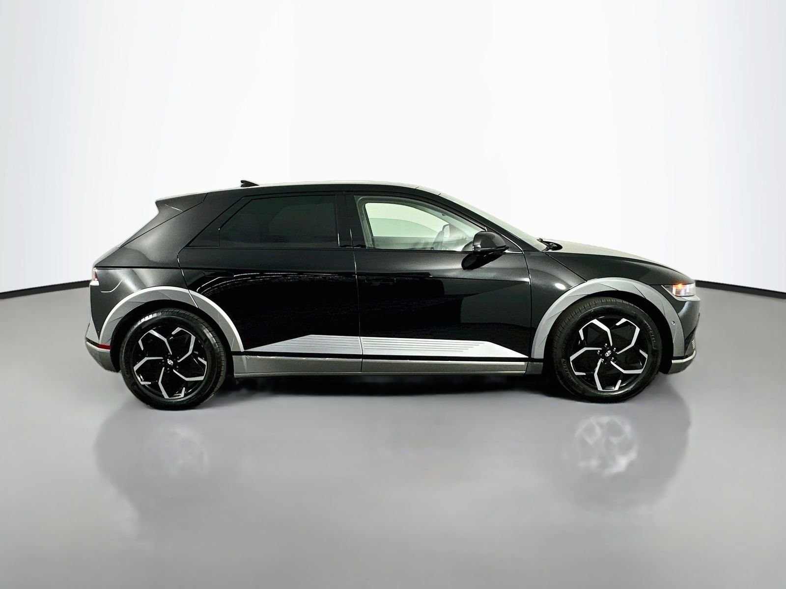 Used 2024 Abyss Black Hyundai Limited image 8