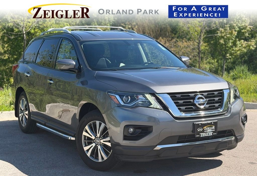 2019 Nissan Pathfinder SL 4WD's photo