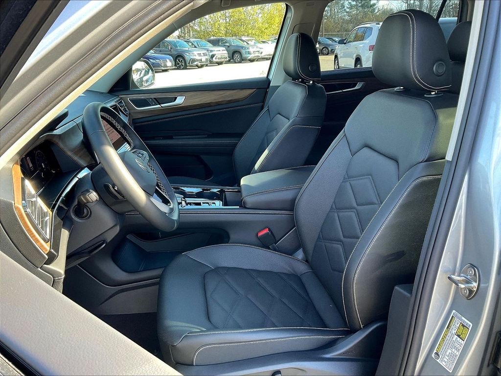 New 2026 Silver Volkswagen 2.0T SE w/Technology image 11
