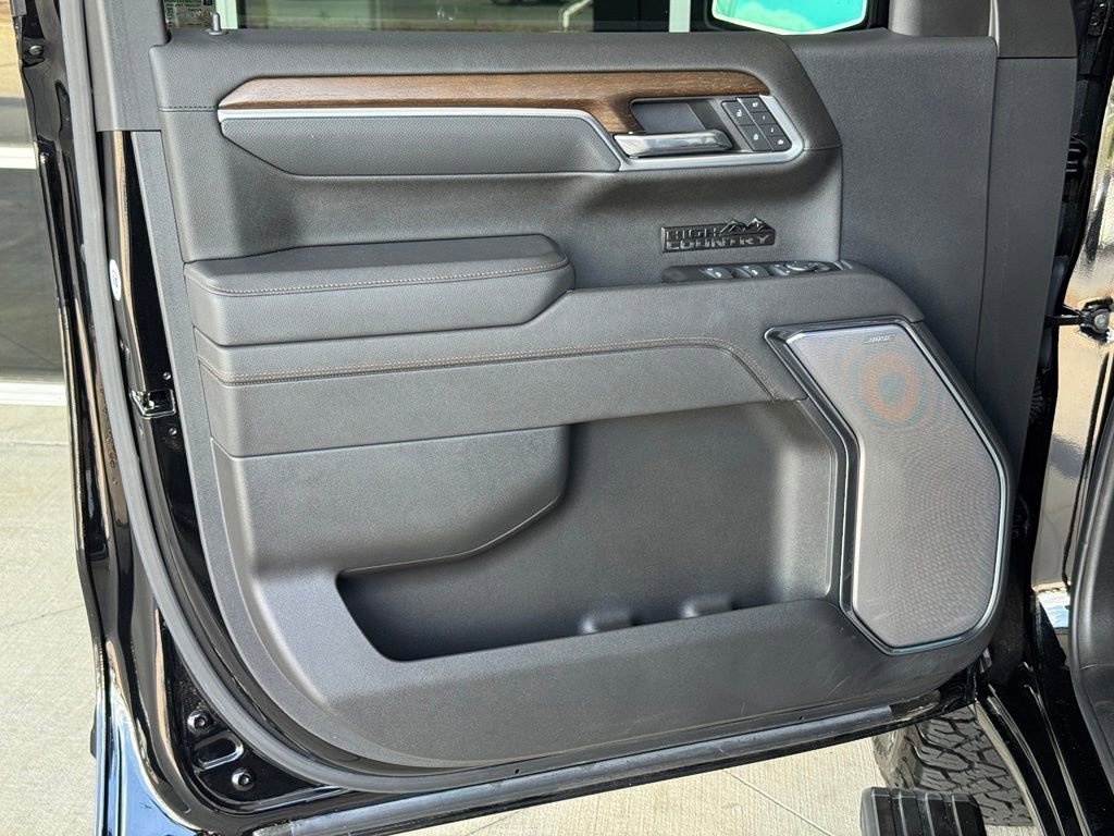 Used 2025 Black Chevrolet High Country image 28