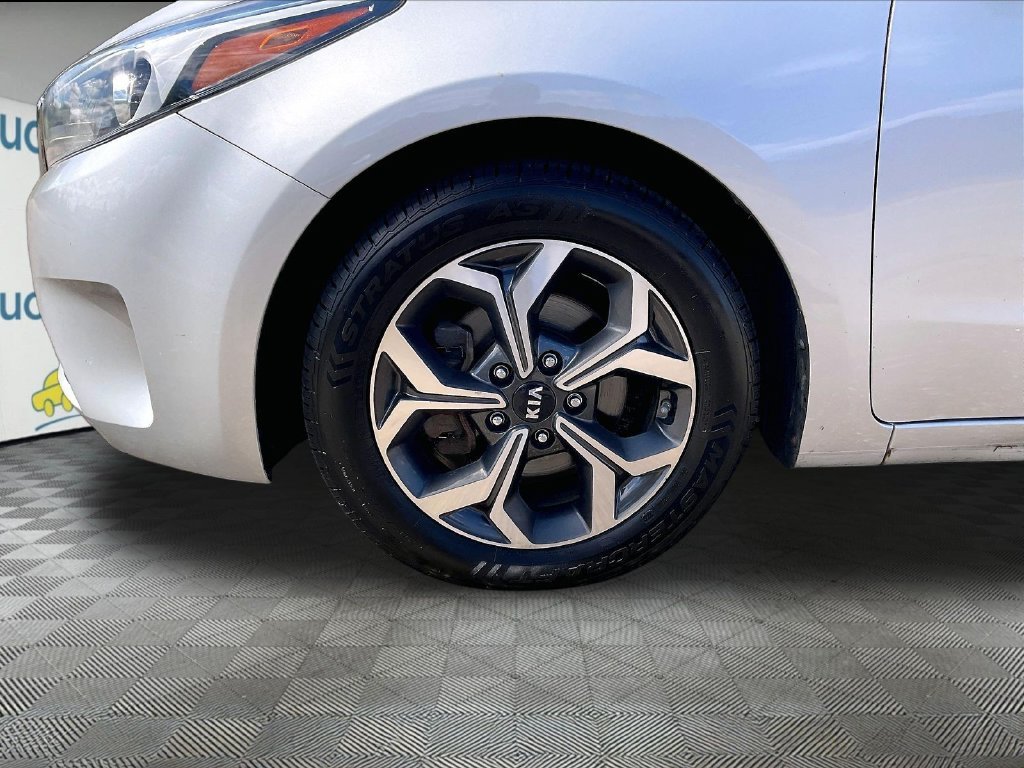 Used 2018 Silky Silver Kia LX image 7