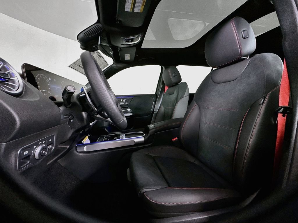 2026 Mercedes-Benz GLB AMG GLB 35 - Photo 21