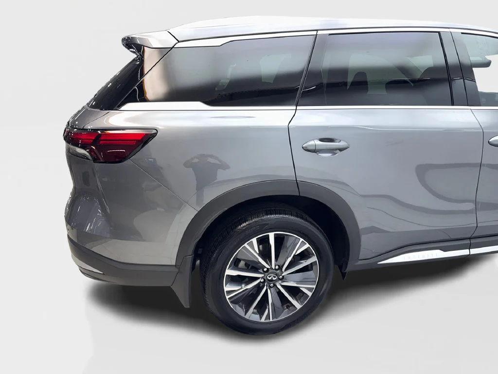 Used 2026 Gray INFINITI LUXE image 18