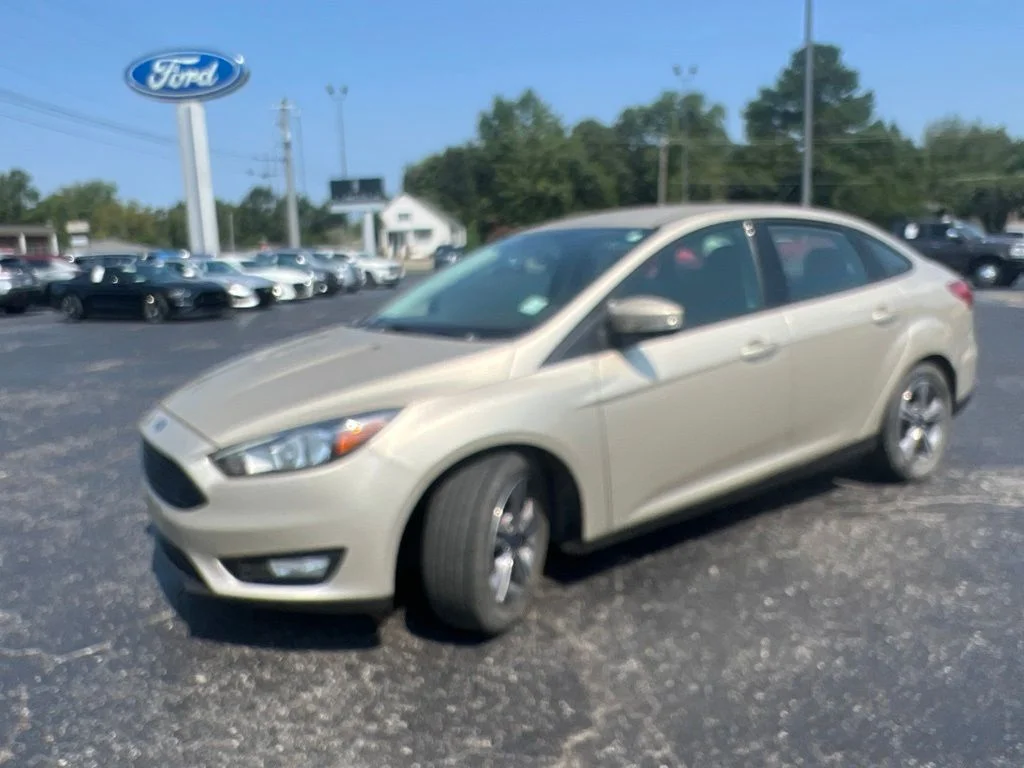 Used 2017 White Gold Metallic Ford SE image 5